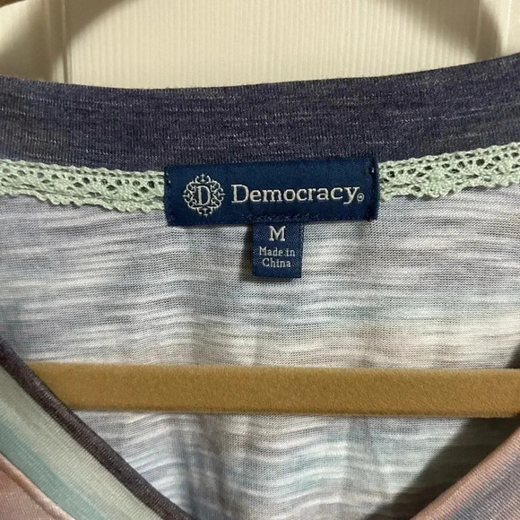 Democracy Cap Sleeve Ruched Shoulder Watercolor Top Medium - Picture 4 of 5